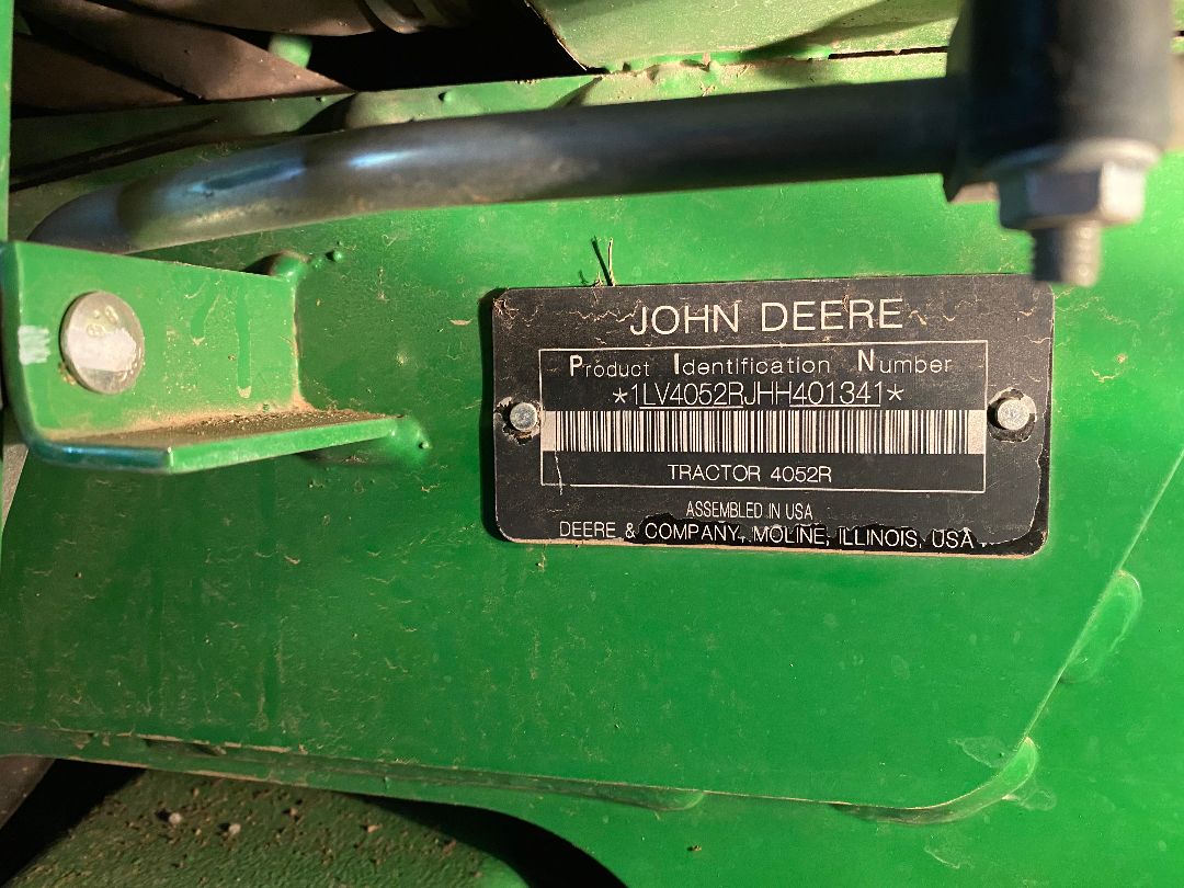 2017 JOHN DEERE 4052R - Image 4